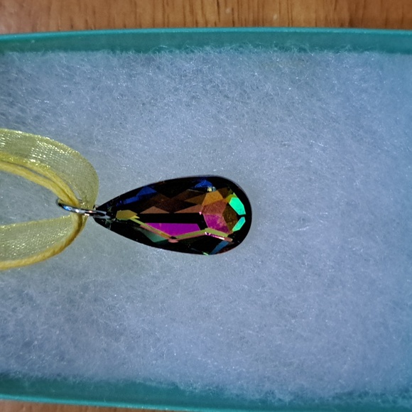 Campfire Green Crystal Marquise Necklace - Picture 3 of 6